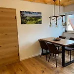 Zur Rhoen Tischlerei Apartman *