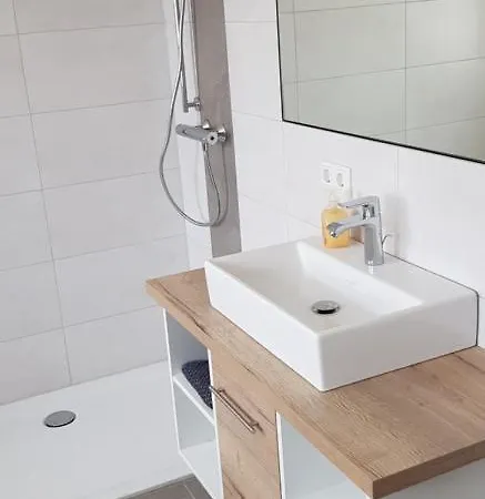 Zur Rhoen Tischlerei Lejlighed