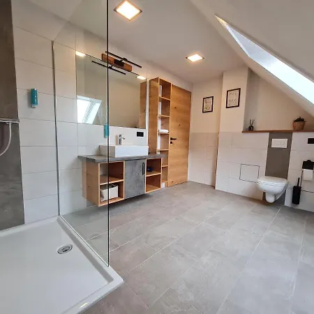 Zur Rhoen Tischlerei Lejlighed